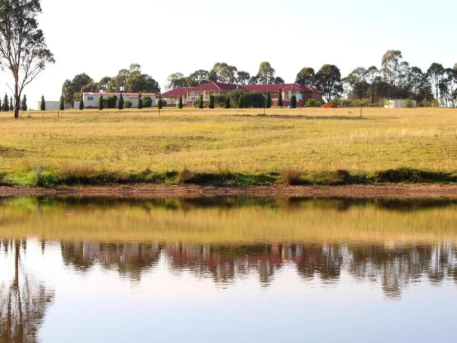 Noble Willow Studio Lovedale. Spacious, with views and pool