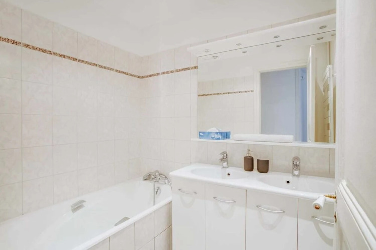 Beautiful apartment for 6 pax Near Eiffel Tower by GuestReady - Image 10