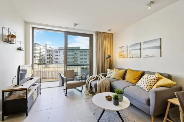 Apartment With Natural Swimming Pool