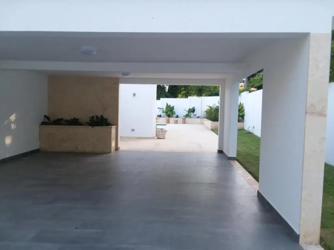 4 Bedrooms Cottage