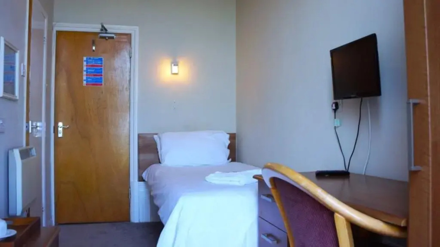 OYO Oban Hotel