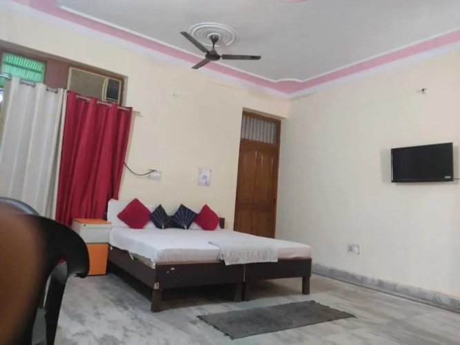 OYO 91853 Hotel White House
