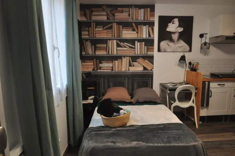 Standard Single Studio