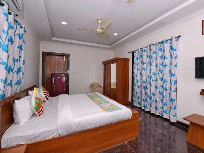 OYO 16966 Home Elegant Studio LPK Waterfront