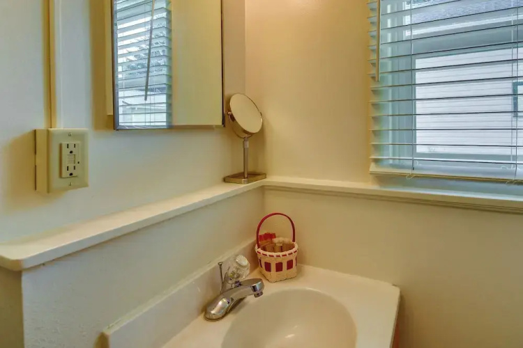 Quaint Cody Cottage w/ Grill: Walk to Downtown!