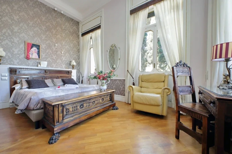 Suite with balcony and with city view