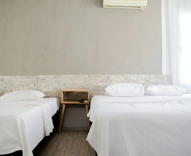 1989 Hotel Sebat