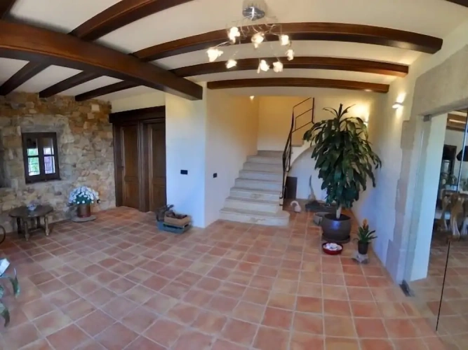 5 Bedrooms Villa
