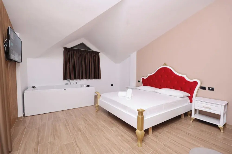 Emar Hotel