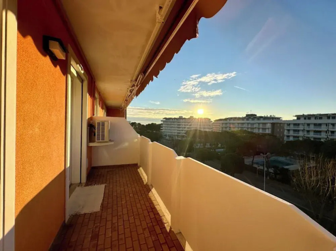 Renovated Apartment With Balcony