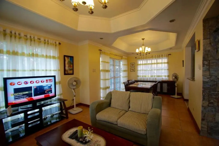 Charming Tagaytay Vacation Home