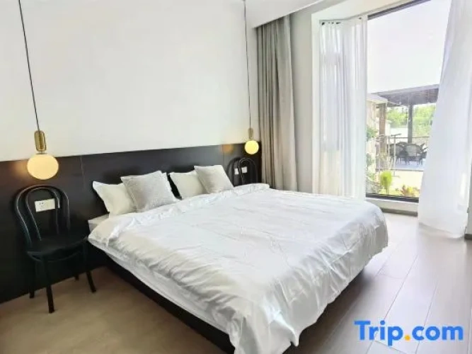 Grand Family Suite with garden view