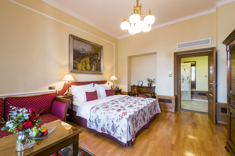 Golden Well Hotel