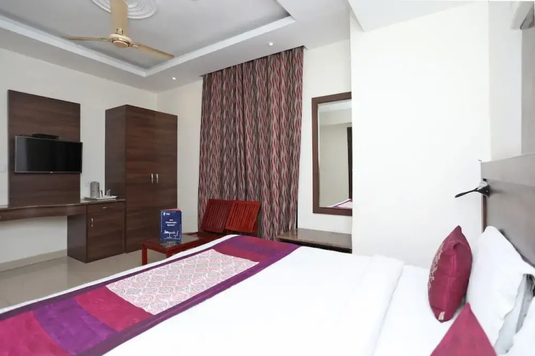 OYO Flagship 11406 Indira Nagar