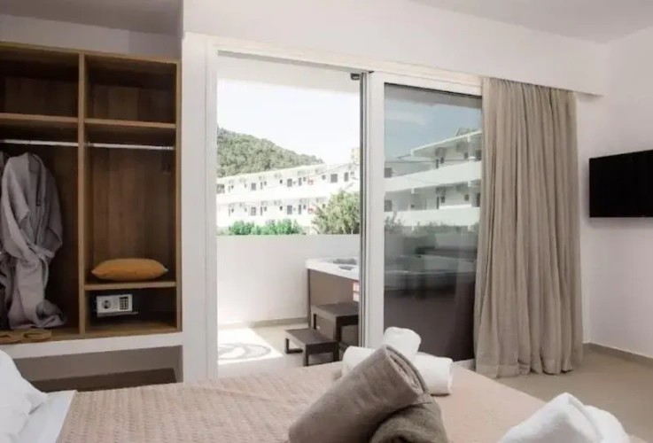 Suite with balcony