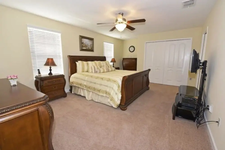 6 Bedrooms Family Cottage