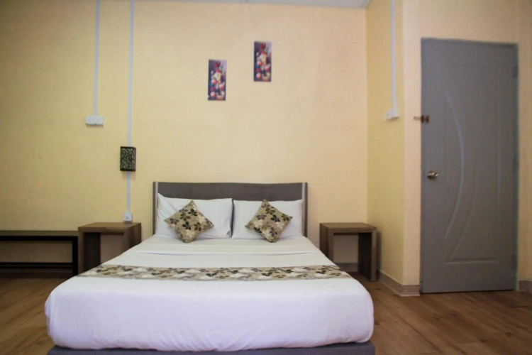 OYO 703 Myra Hotel