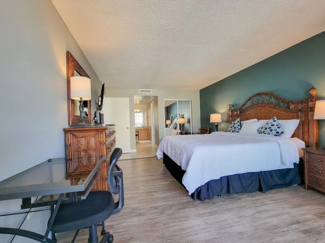 1201 South Hampton 2 Bedroom Condo