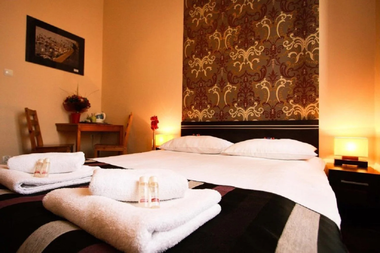Iris Aparthotel