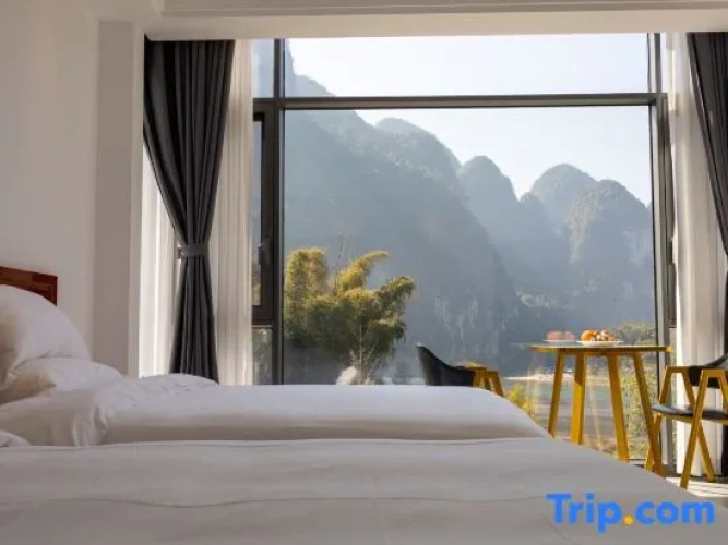 Standard Twin room with river view