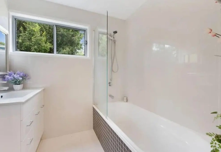 4 Bedrooms Cottage