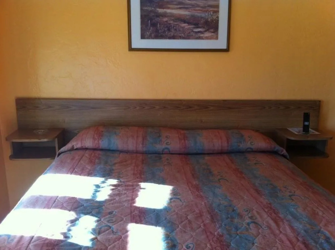 Raymoure Motel