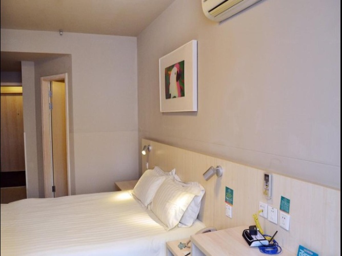 Standard Twin room with view