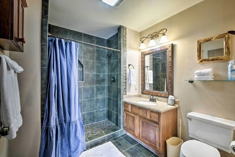 3 Bedrooms Apartment