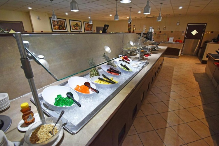 Canad Inns Destination Center Grand Forks photo 12
