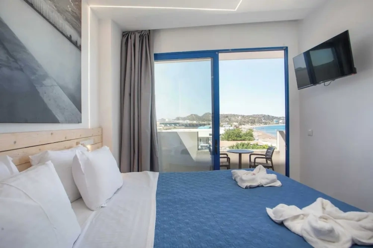 Deluxe Double room with balcony and with partial sea view