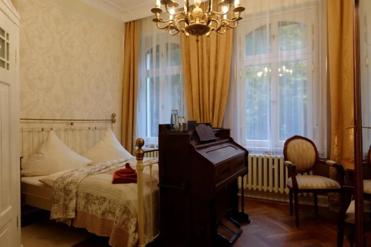 Standard Triple room