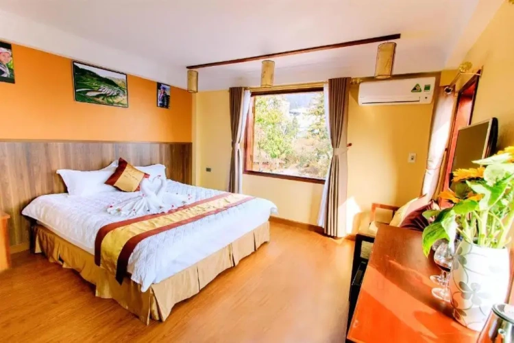 Standard Triple Family room with mountain view