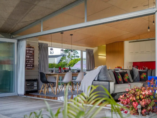 Modpod on The Tee - Matarangi Holiday Home