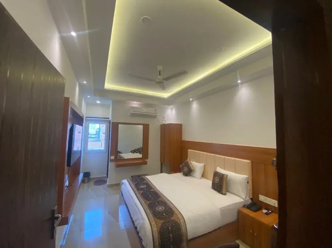 Hotel Varuna Grand