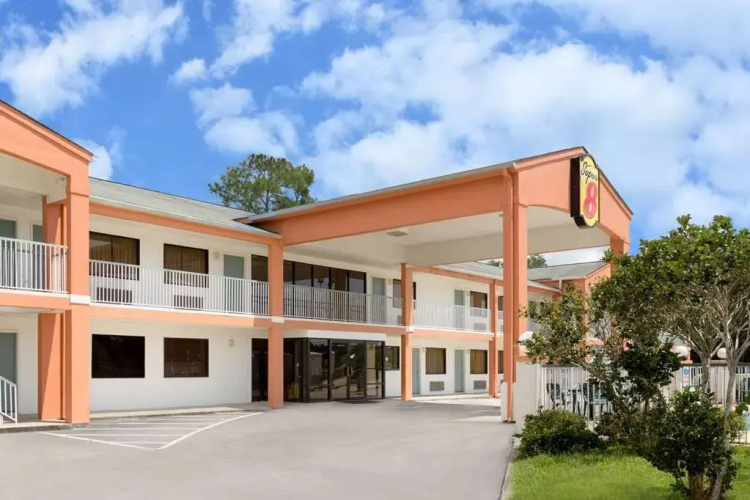 Super 8 By Wyndham Ocean Springs Biloxi - Ocean Springs, MS