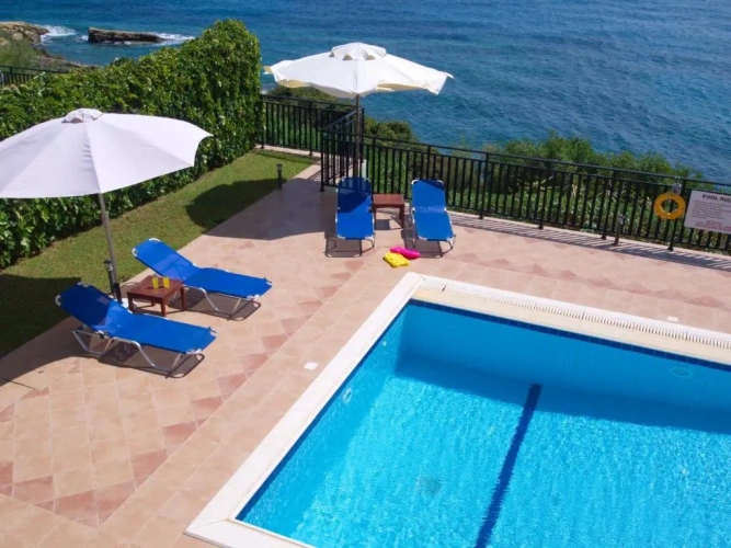 3 Bedrooms Villa