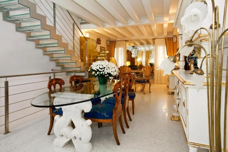 3 Bedrooms Apartment