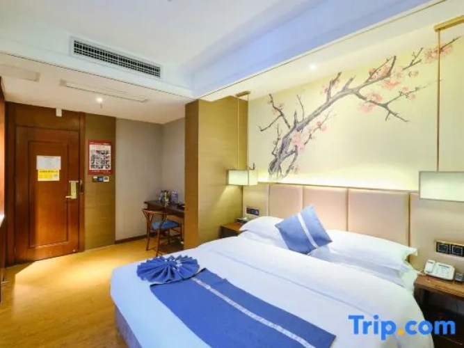 Standard Double room with street view