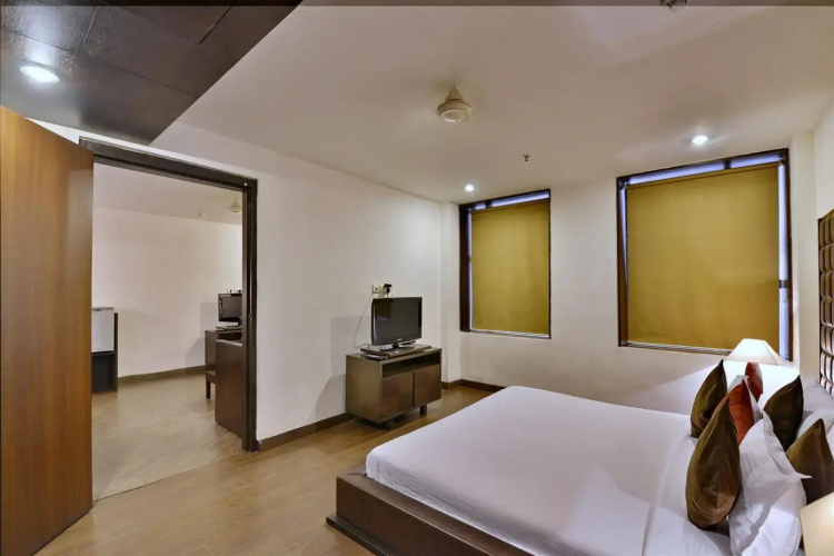 17 Degrees Hotel