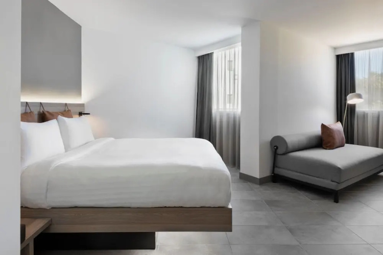 Moxy La Ciotat