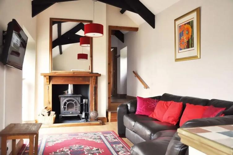 Delightful single storey barn with charming features near Looe