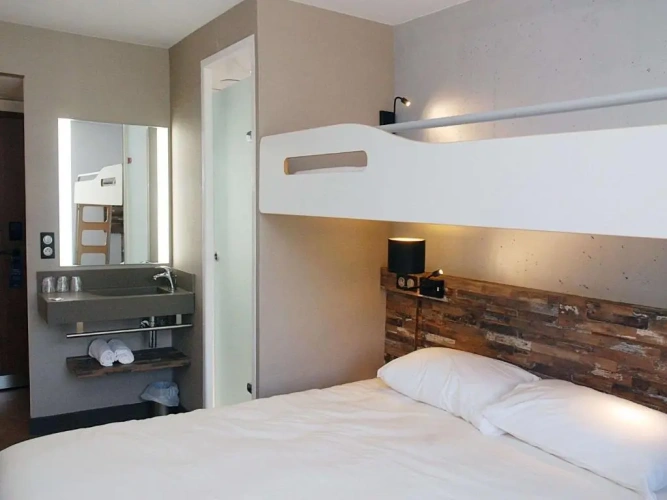 Standard Triple room