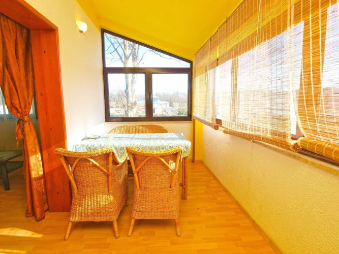 Apartment 879