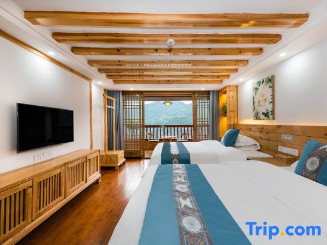 Standard Twin room with balcony