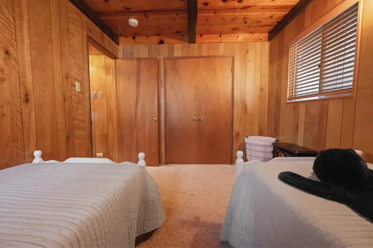 Encino Pines