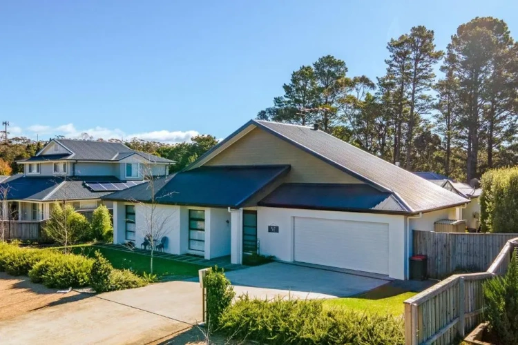 4 Bedrooms Cottage