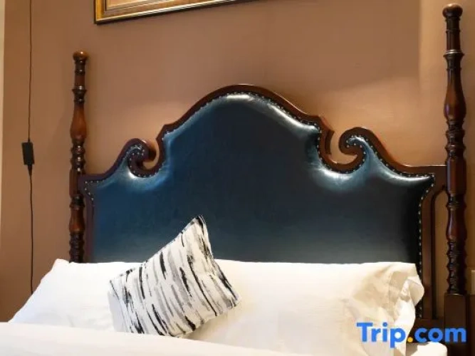 Standard Twin room with city view