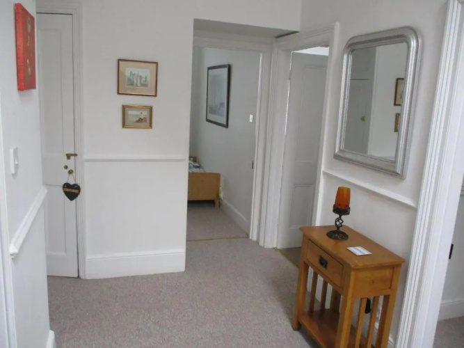 3 Bed Flat - Sleeps 5 - Garden - Parking - Wifi