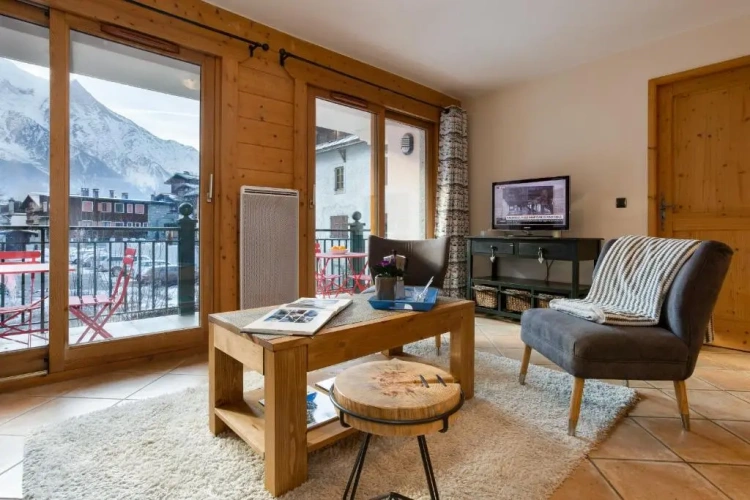 Apartment with mountain view
