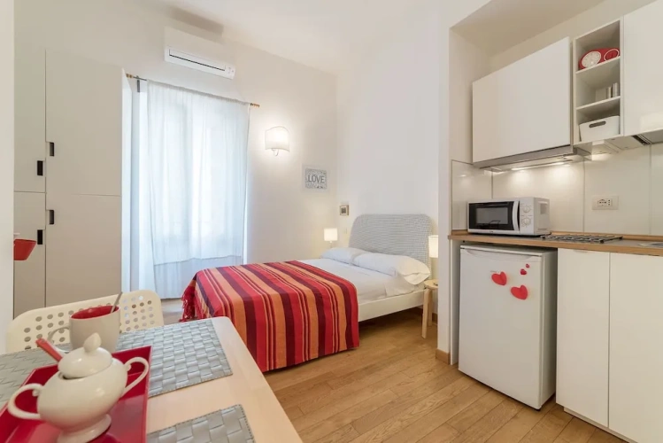5 Bedrooms Apartment with balcony